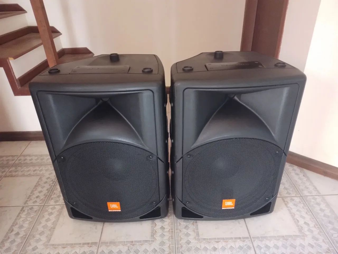 Par de Caixas Ativas  JBL SPM-1503A / 400w RMS Cada!! + Brindes