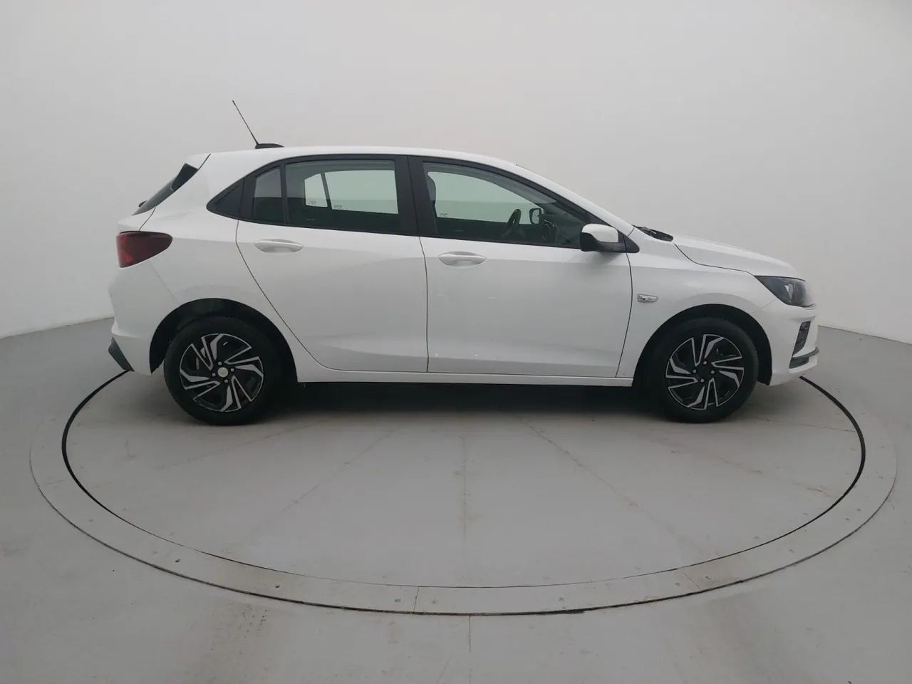Chevrolet Onix Hatch 1.0 12V Flex Mec. 4P, foto 6 de 18