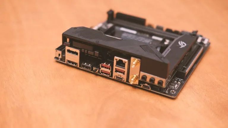 ASUS ROG STRIX B550-I GAMING - Foto 3