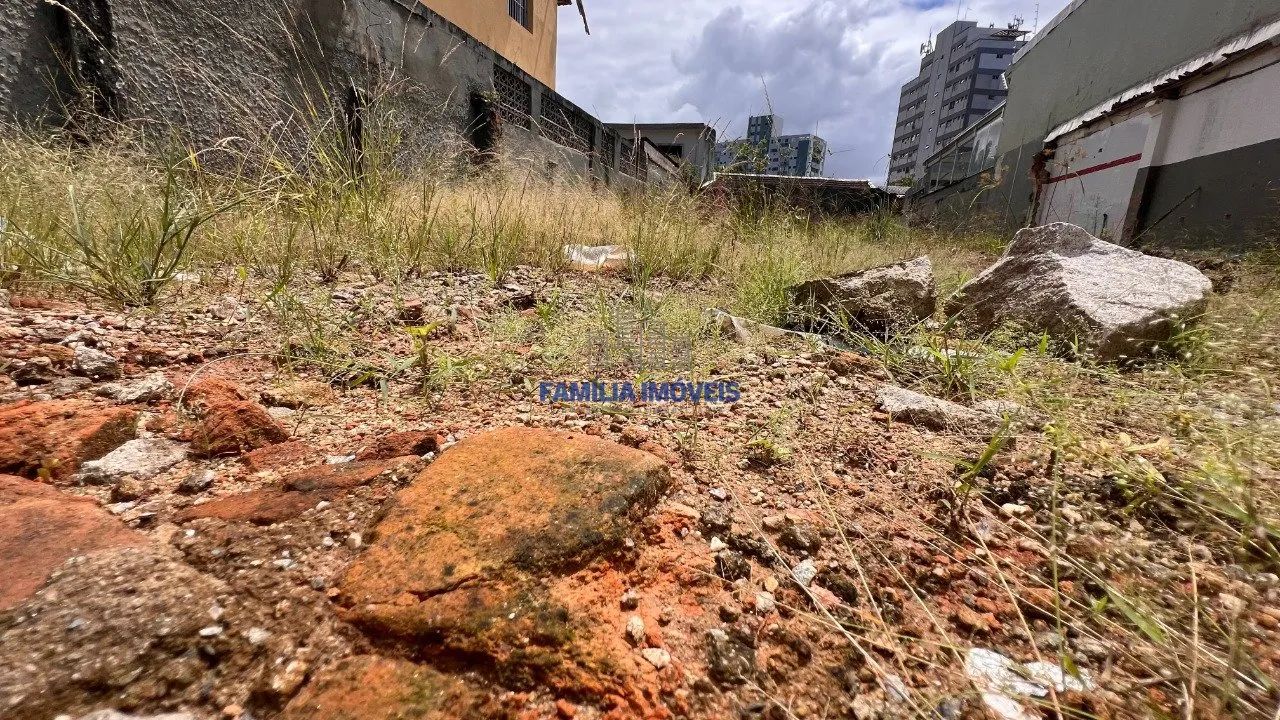 Terreno à venda ou alugar de 350m² Carvalho de Mendonça Santos SP