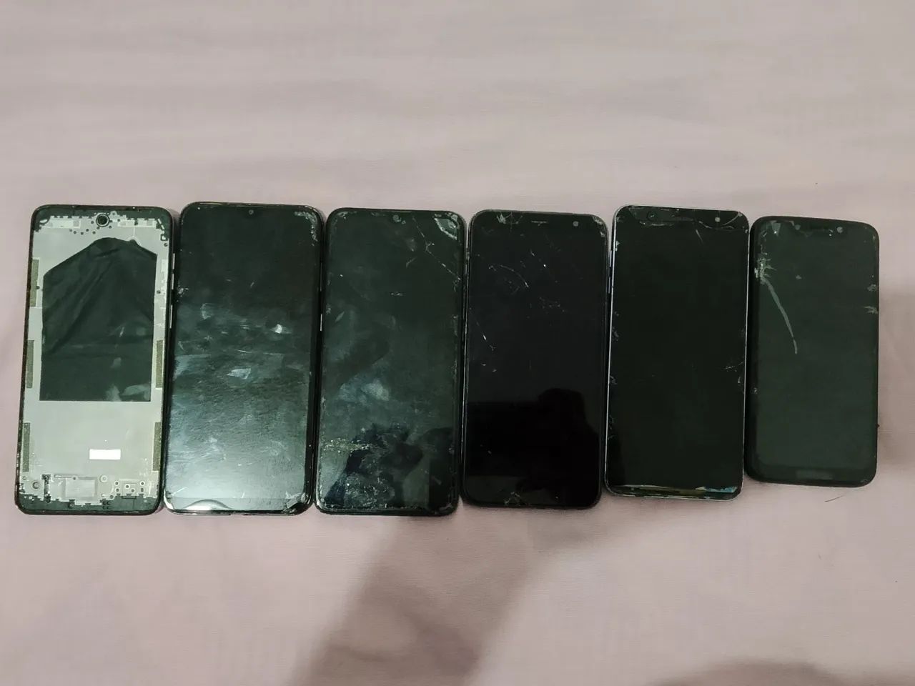 Celulares com telas quebradas