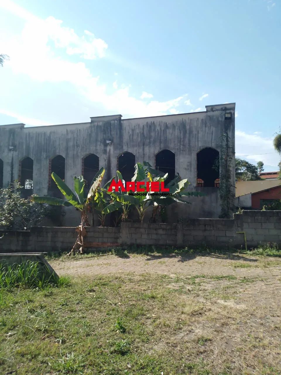 Prédios de ampliação do Campus (semi construídos? fundação e/ou cobertura concluídos), loc - Foto 3