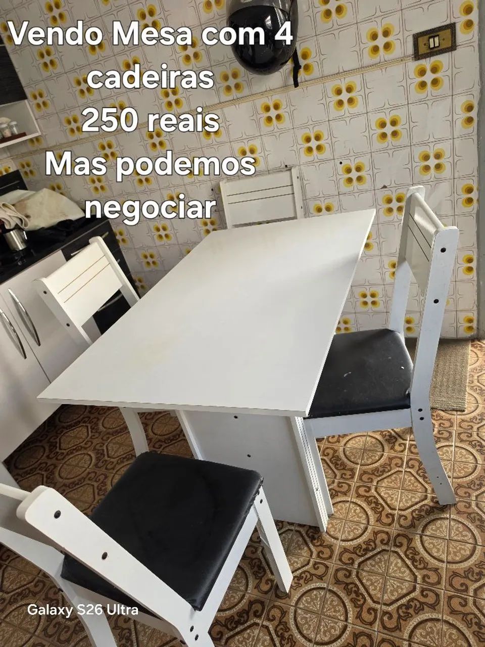 Mesa com 4 cadeiras