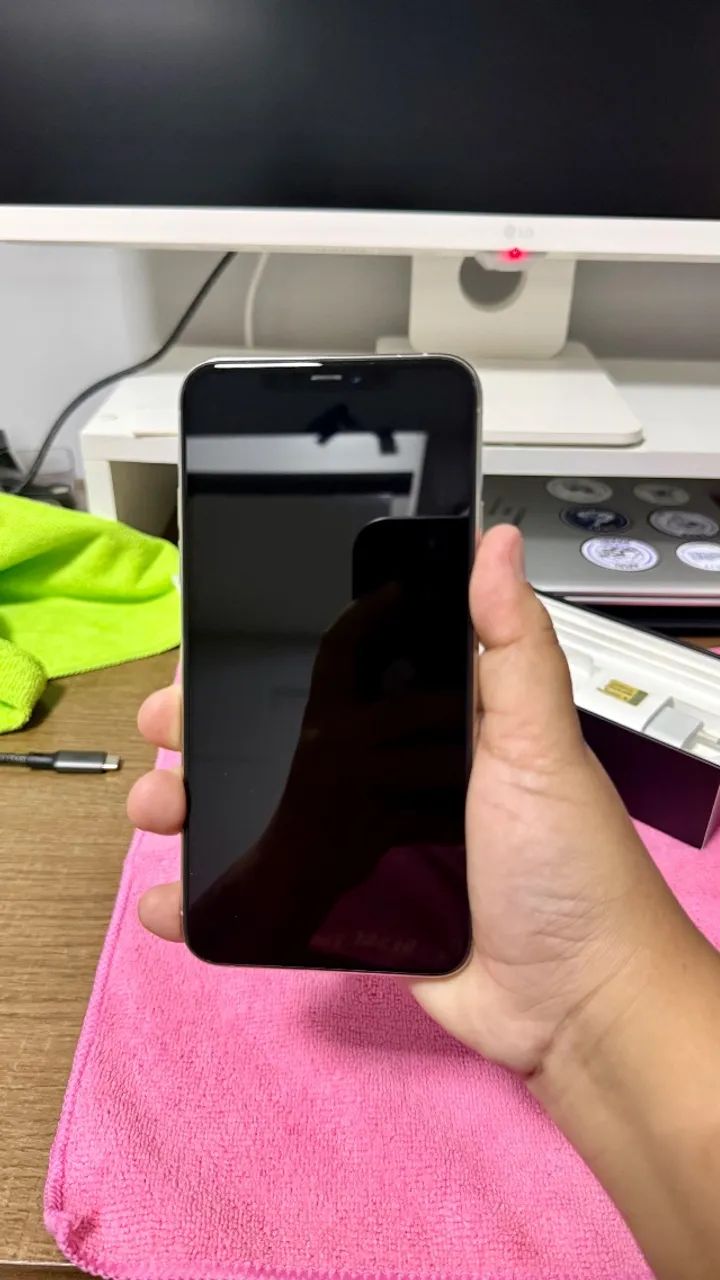 iPhone 11 Pro Max 64GB com Carregador, Caixa e Capa MagSafe - Foto 3
