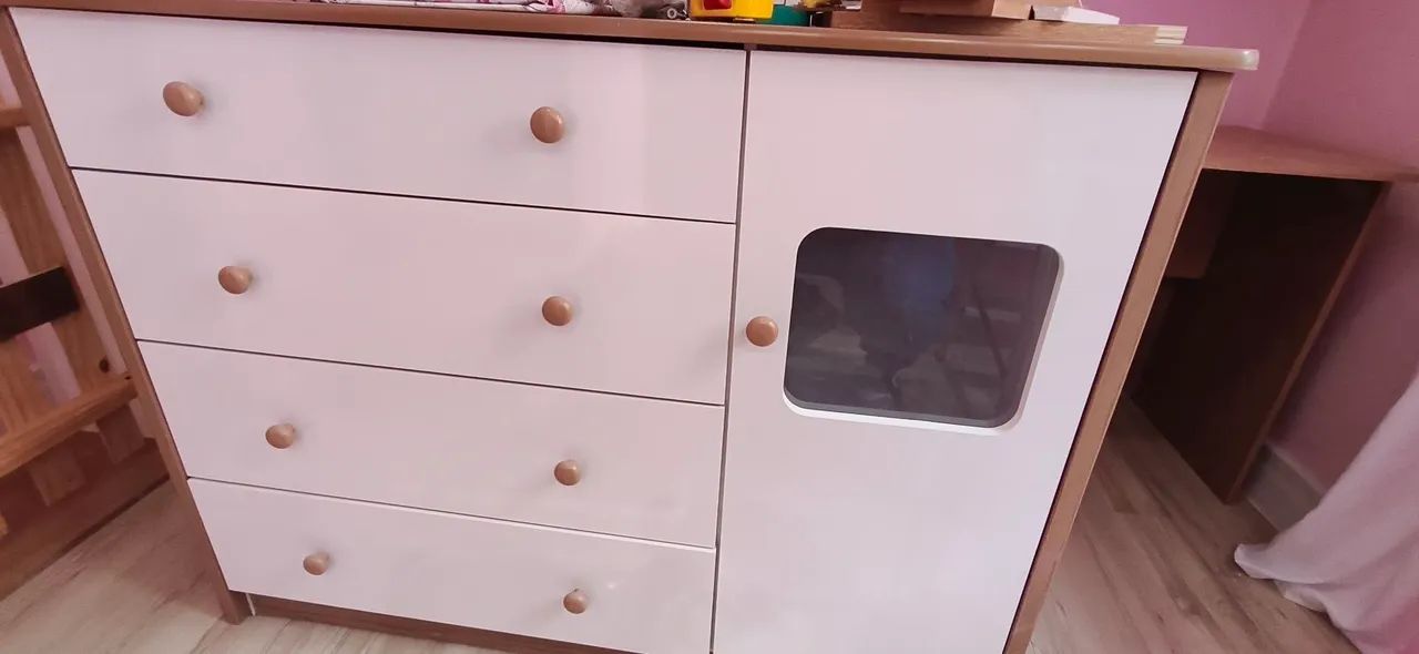Cômoda branca de 122cm