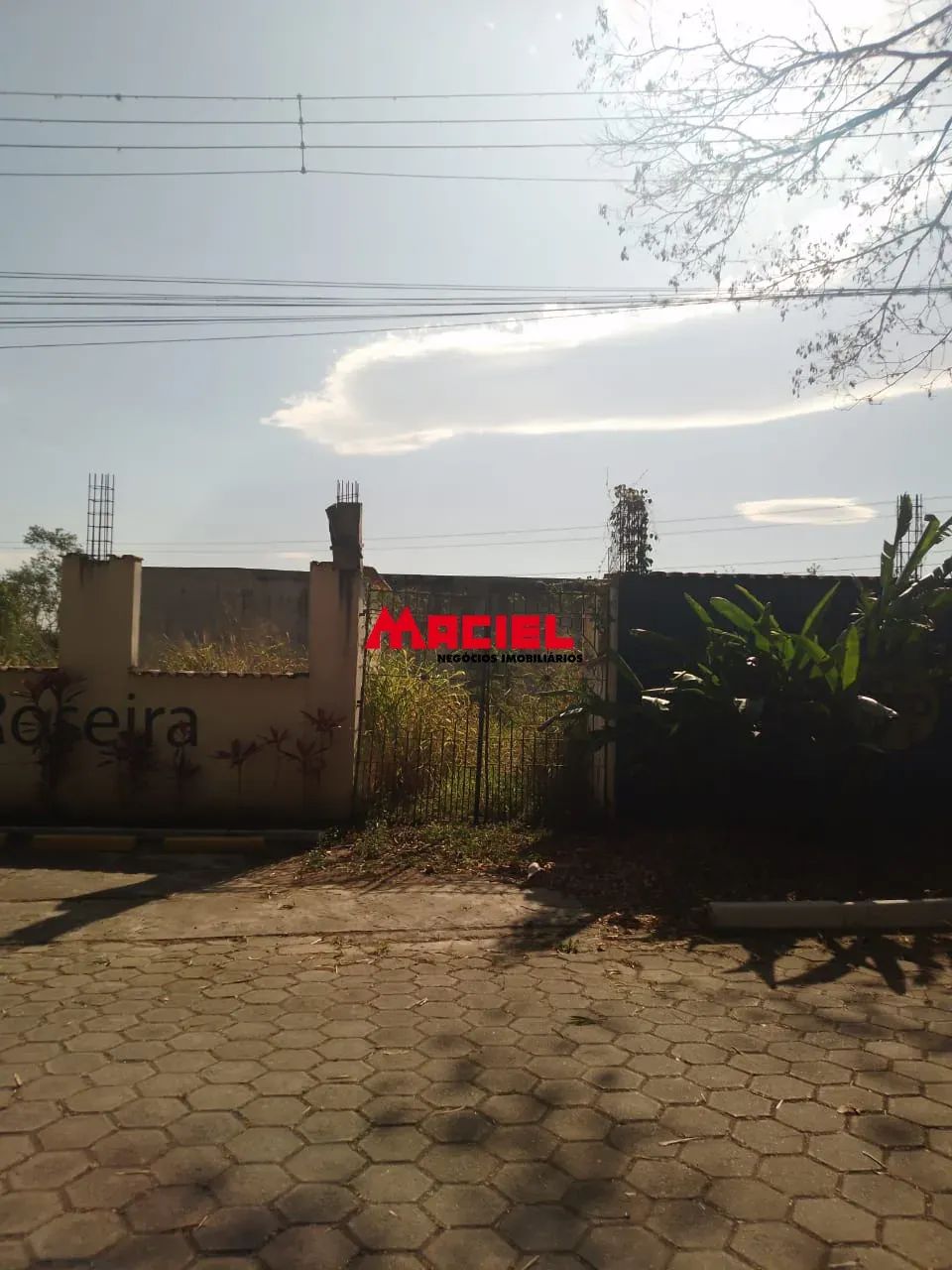 Prédios de ampliação do Campus (semi construídos? fundação e/ou cobertura concluídos), loc