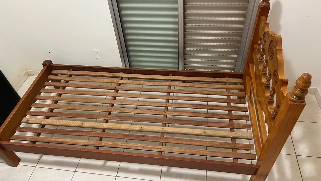 Cama de Solteiro em Madeira Maciça - Muito Resistente - Foto 3
