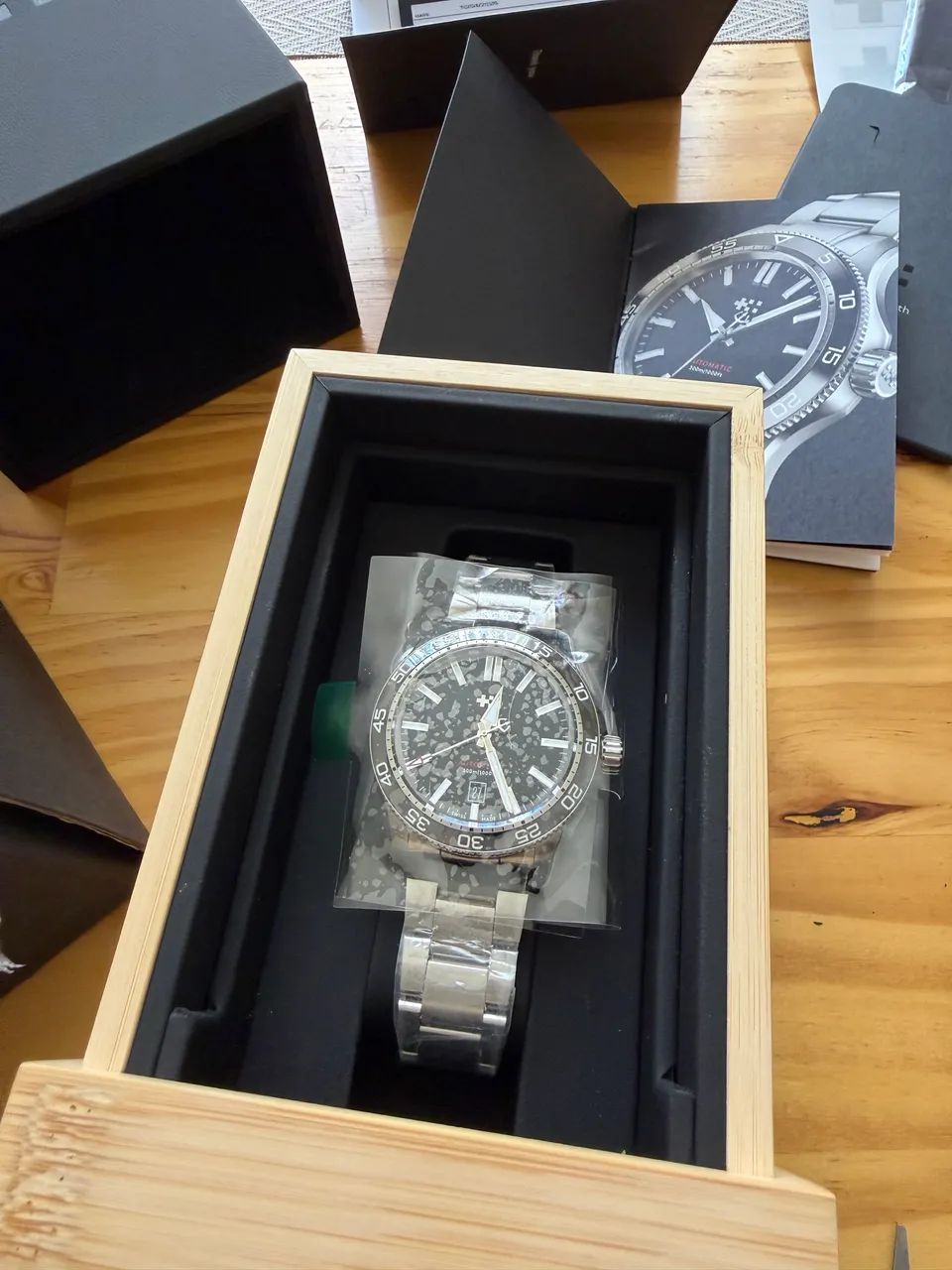 Christopher Ward ANO 2026 C6O TRIDENT PRO 300  - Foto 2