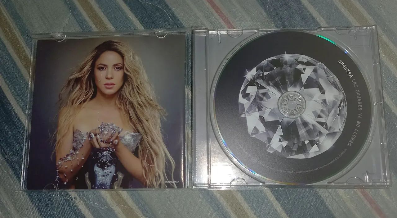Shakira Las Mujeres Ya No Lloran - Foto 2