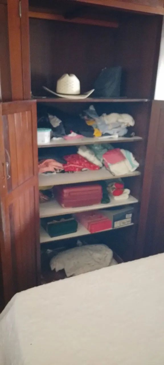 Guarda roupas de casal todo em madeira maciça  "Ipe" - Foto 4
