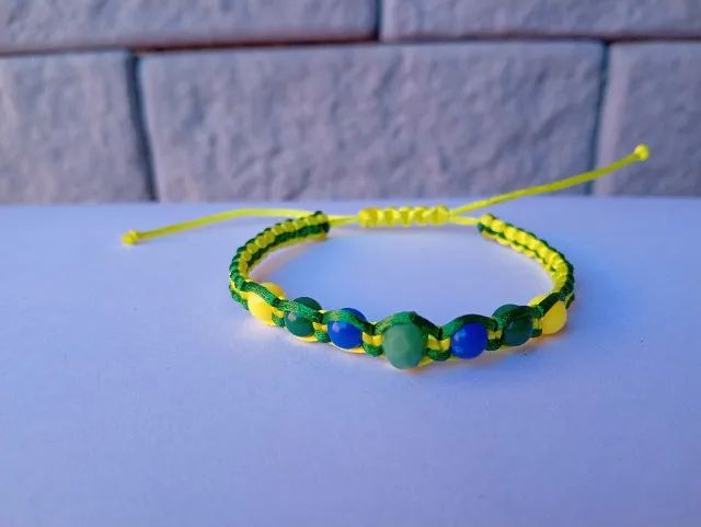 Pulseira Artesanal em Macramê  Cores do Brasil