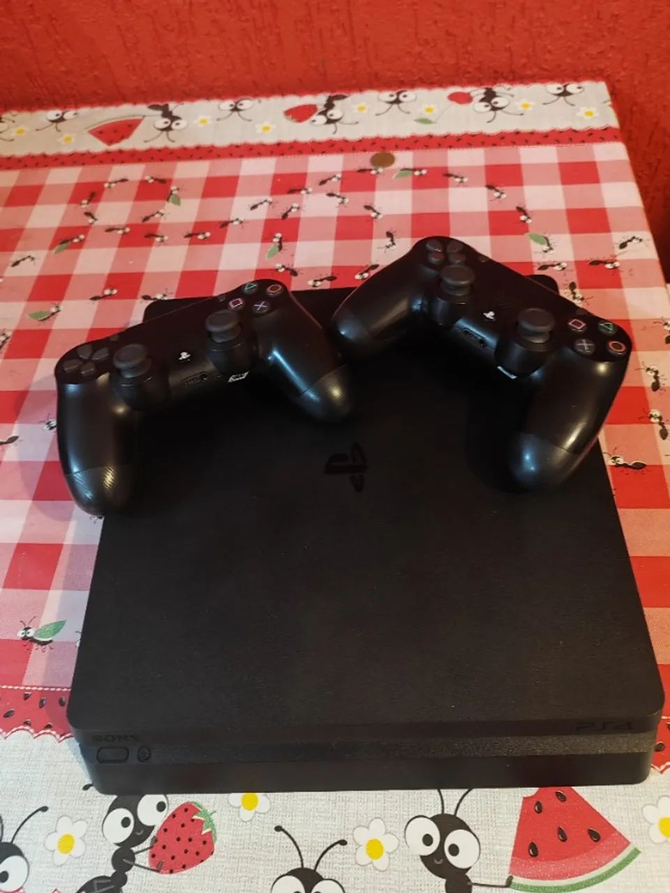 Ps4 de 1tb, com 2 controles - Foto 2