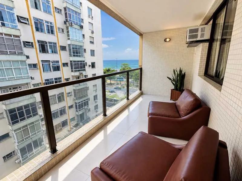 Excelente Flat com vista mar em Copacabana e com super varandão