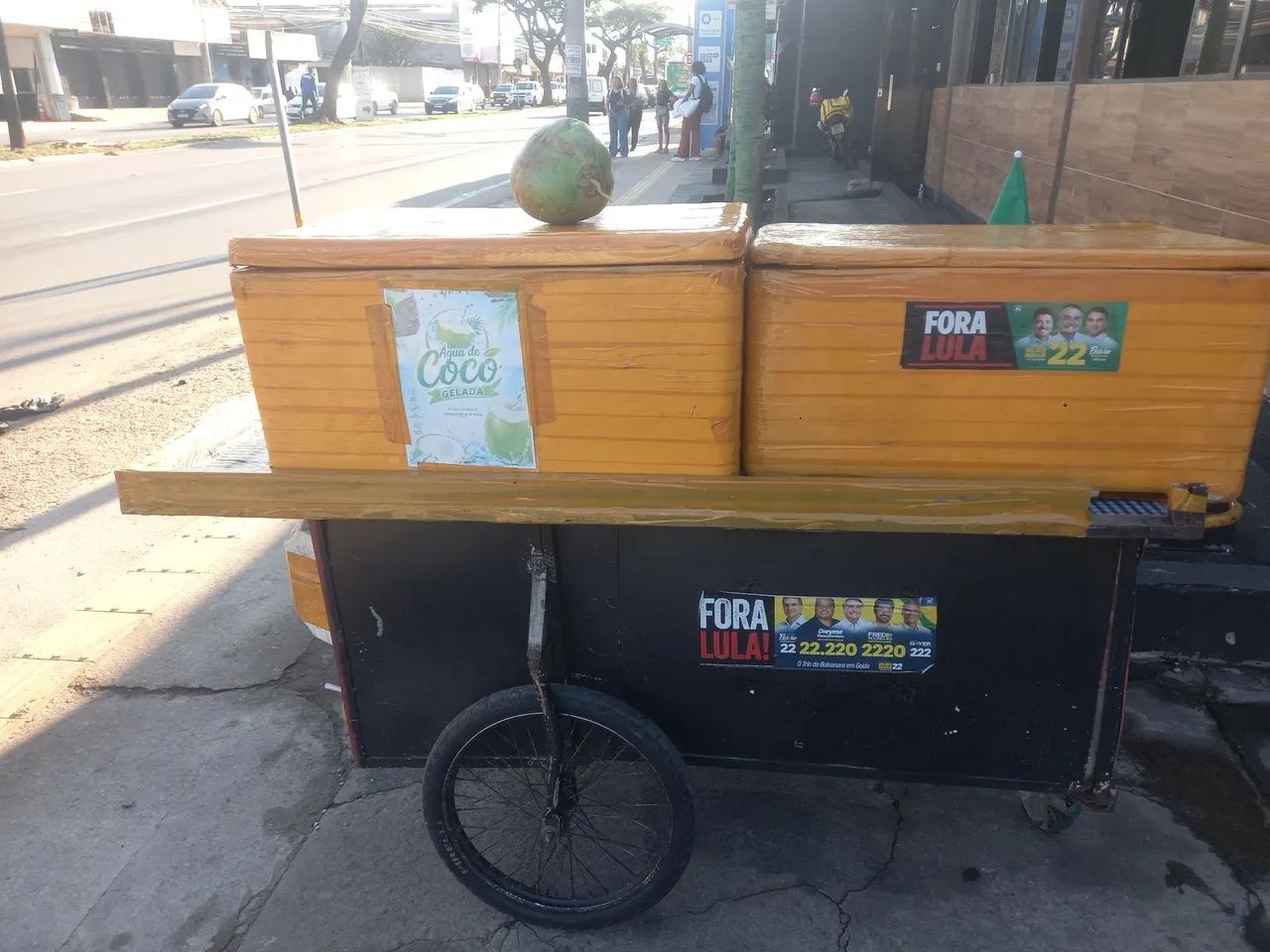 Carinho de coco com.dua caixas de issopor - Foto 2