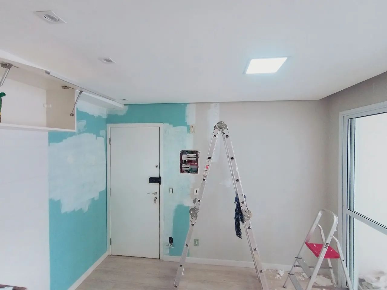 Serviços de ar condicionado e pintura 
