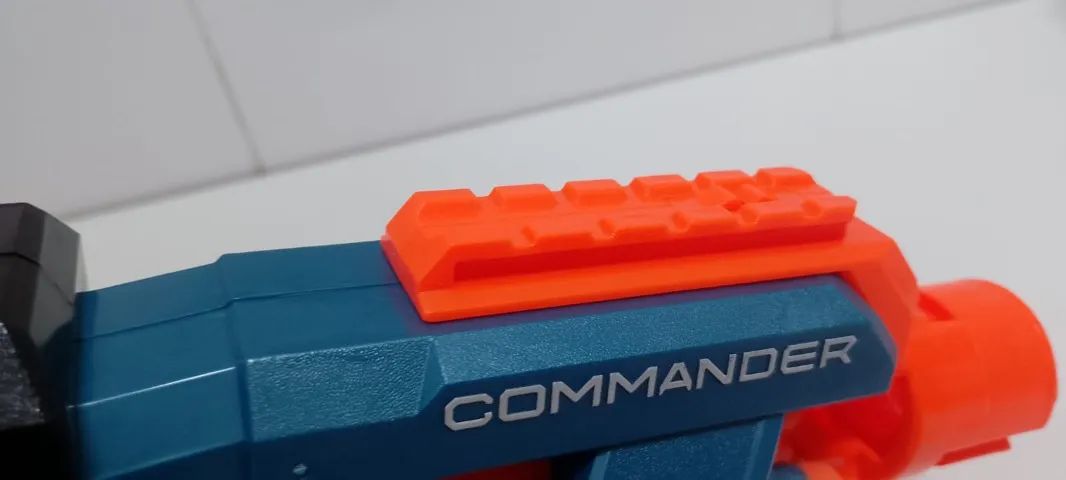 NERF elite 2.0 COMMANDER, 6 espaços para balas + 6 dardos NERF - Foto 2