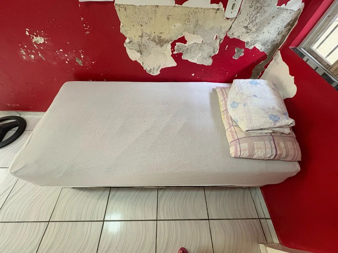 VENDO CAMA DE SOLTEIRO USADA  - Foto 5