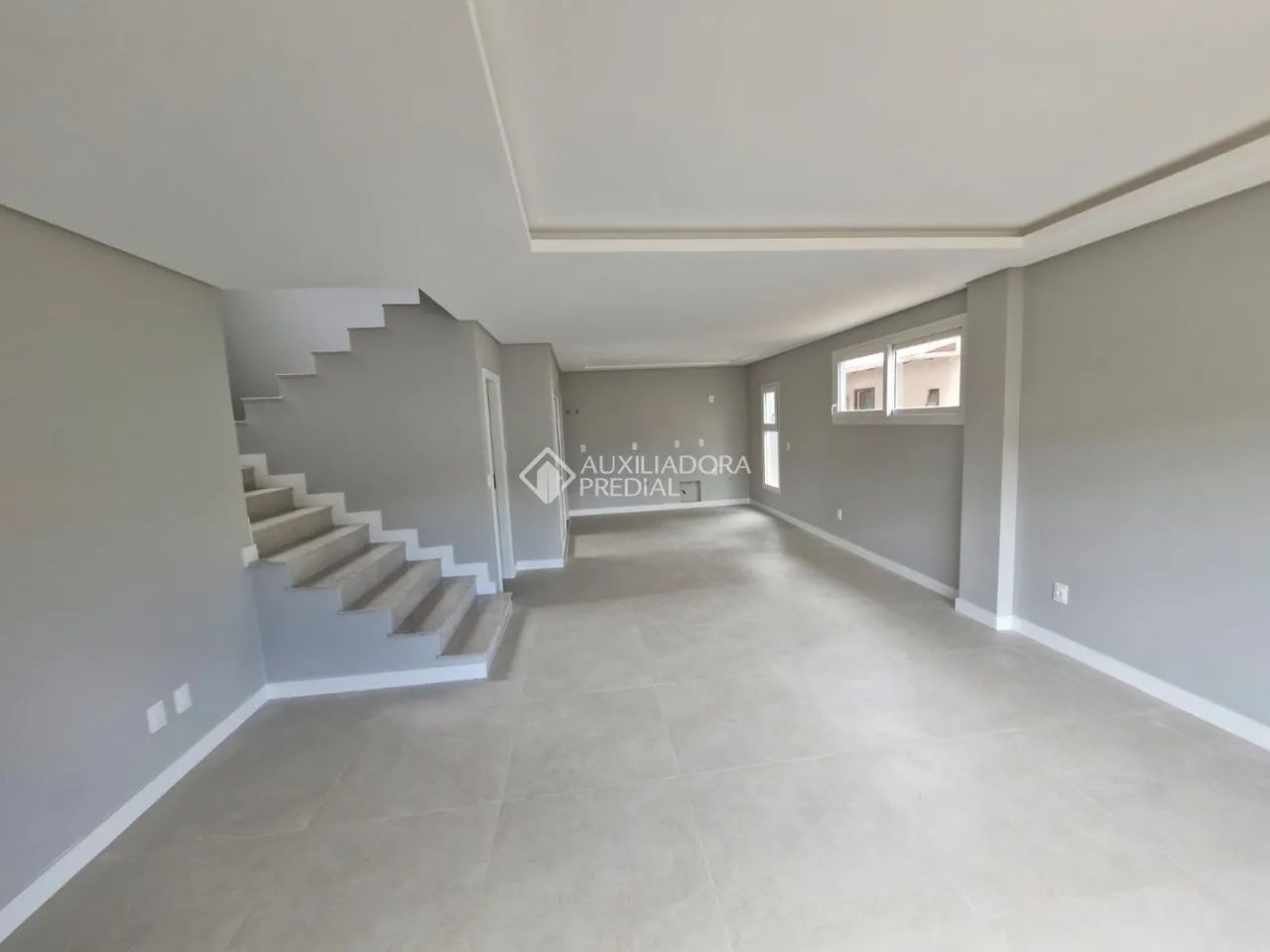 CASA COM -3 SUÍTES - CÓRREGO GRANDE