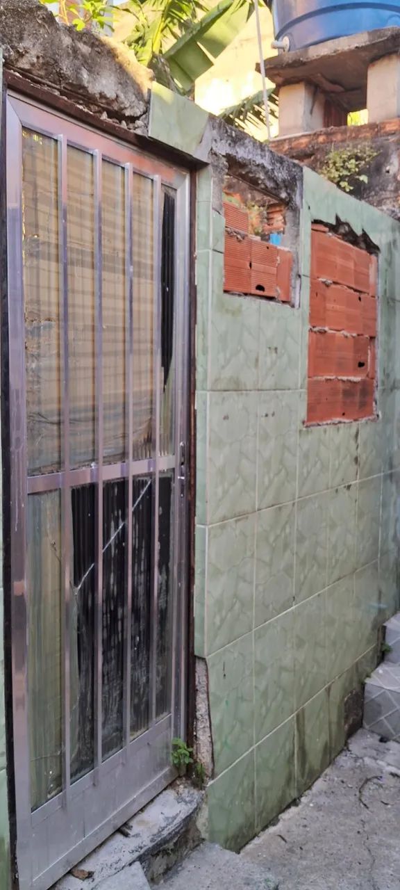Quarto para reconstruir até 2 andares.