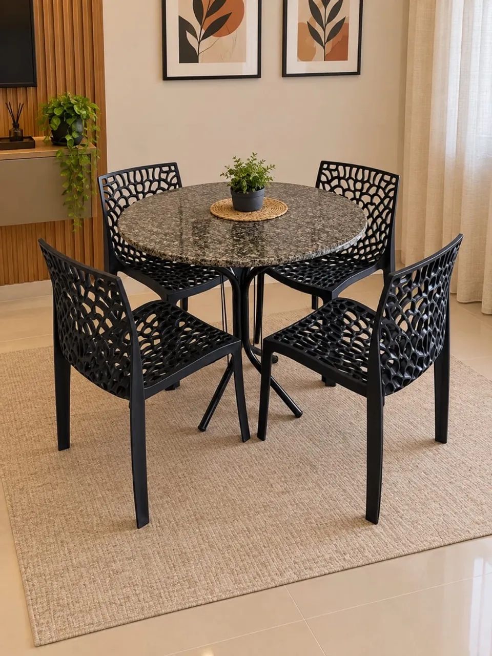 Mesa de jantar nova com 4 cadeiras 