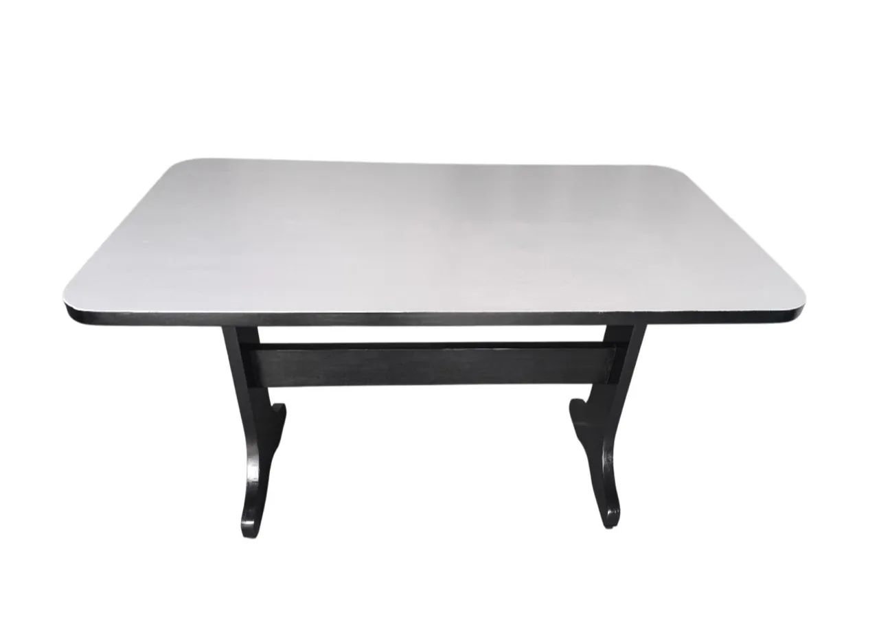 MESA DE JANTAR MADEIRA MACIÇA EM ÓTIMO ESTADO...