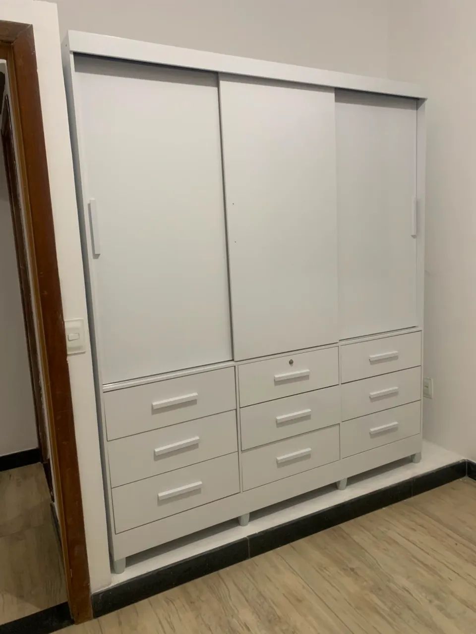 Guarda roupa 9 gavetas 