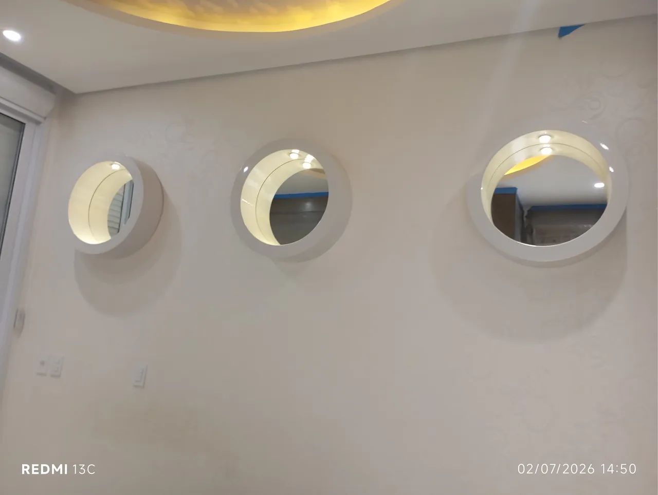 03 Nichos em laca com espelho e iluminação