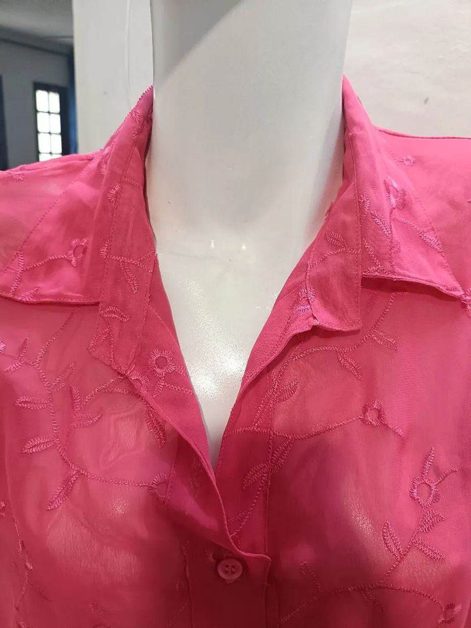 Camisa transparente bordada. Tam G usada.  - Foto 5