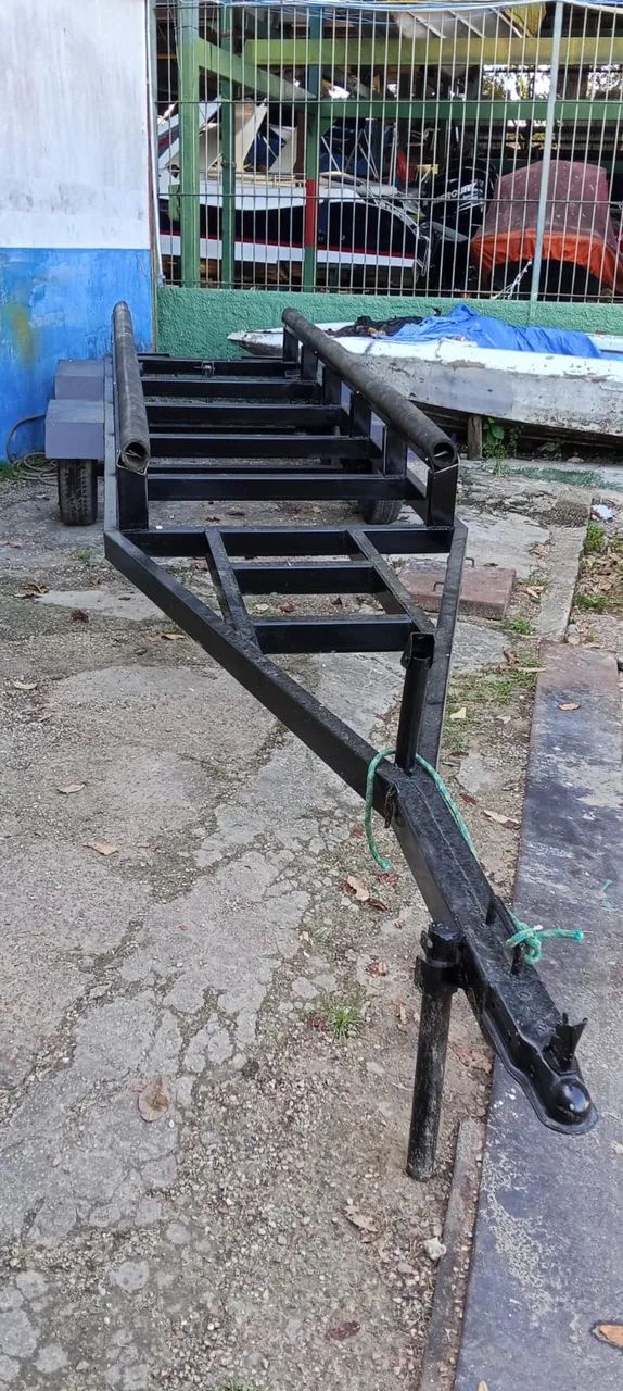 Carretinha reforçada com 4 pneus