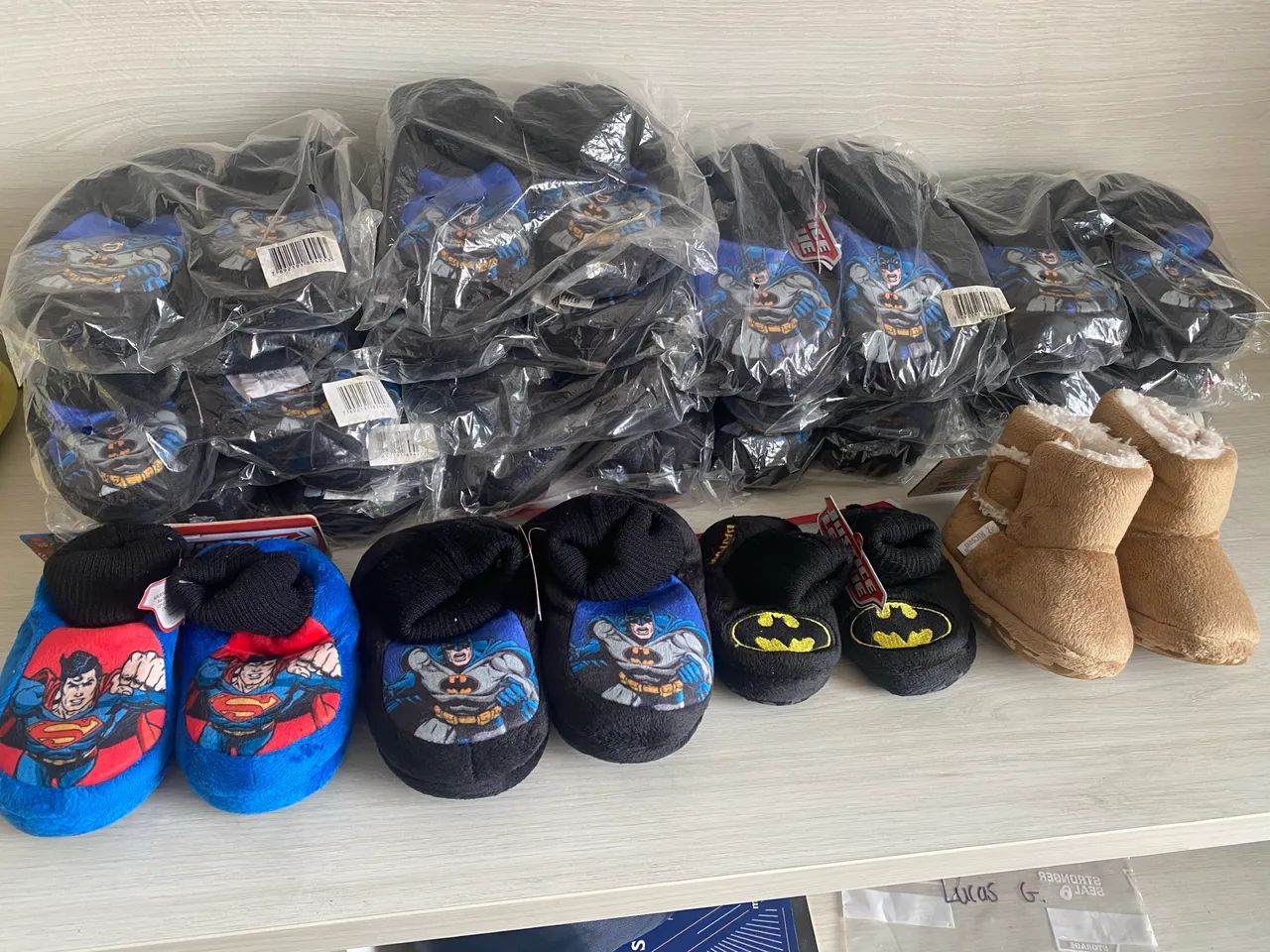 Pantufas infantis com personagens 