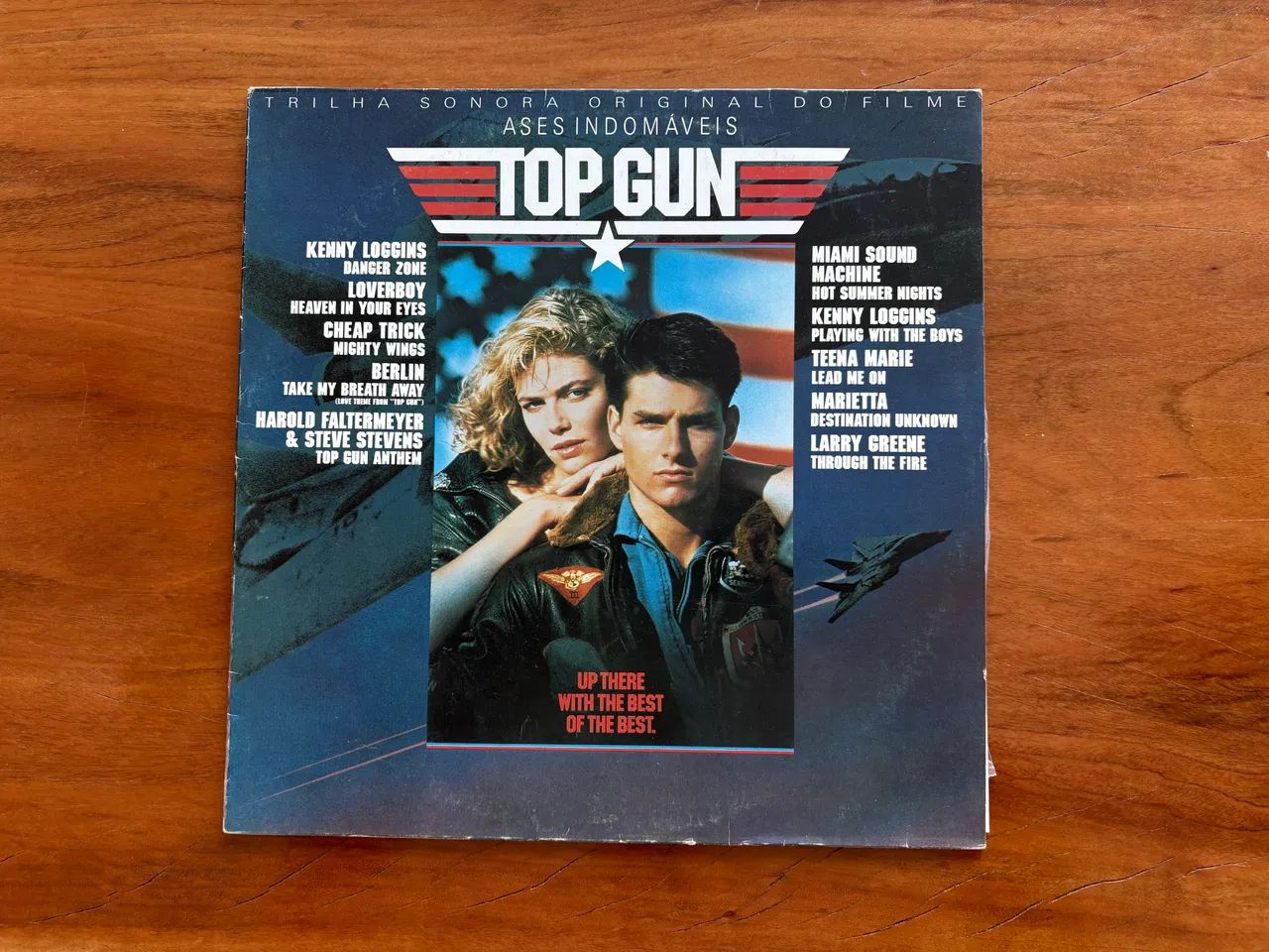 3 discos de vinil dos filmes Top Gun, Blade Runner, the Goonies