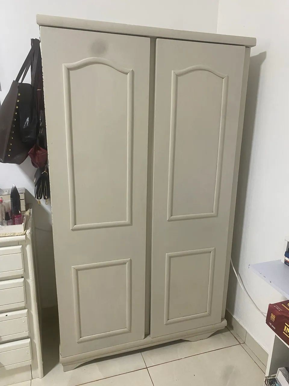 Guarda-Roupa de madeira 