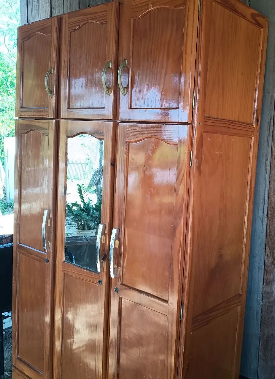 Guarda roupa de pinos super conservado 