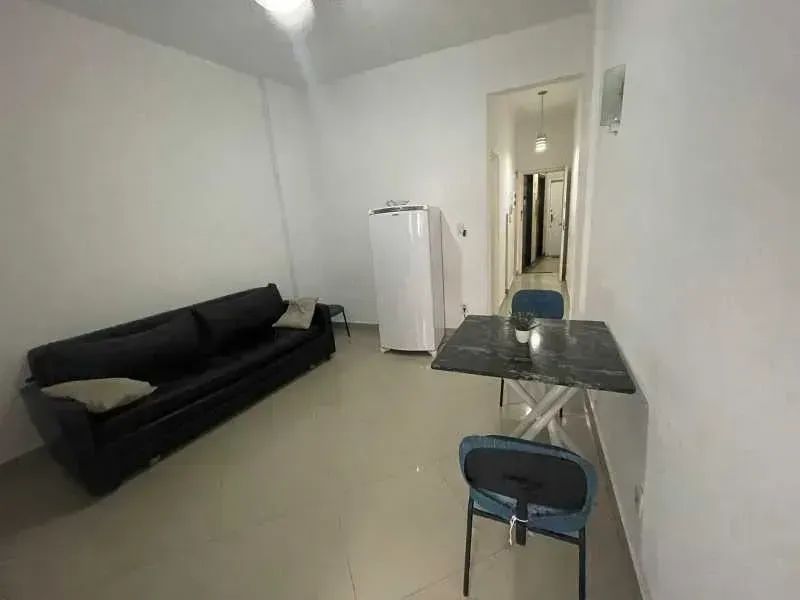A Poucos Passos da Praia e do Metrô  1 Quarto em Copacabana - Foto 2