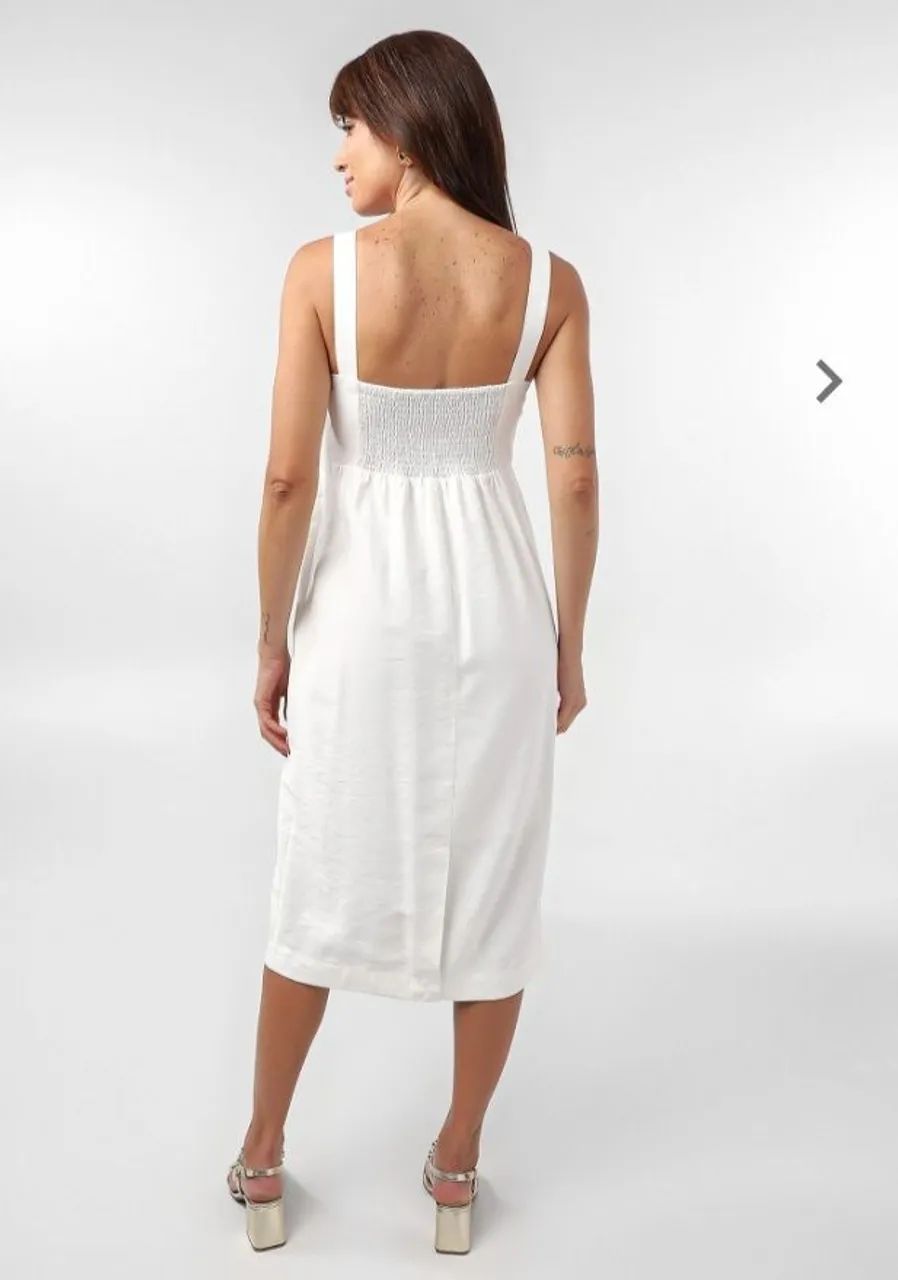 Vestido Midi Reto com Recorte AK by Riachuelo Branco M - Foto 5