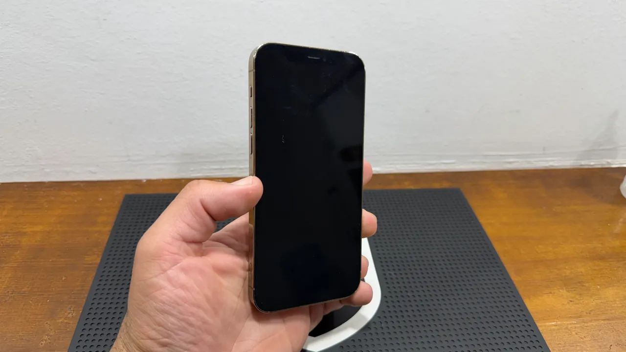 IPhone 12 Pro 256GB gold - semi novo  - Foto 4