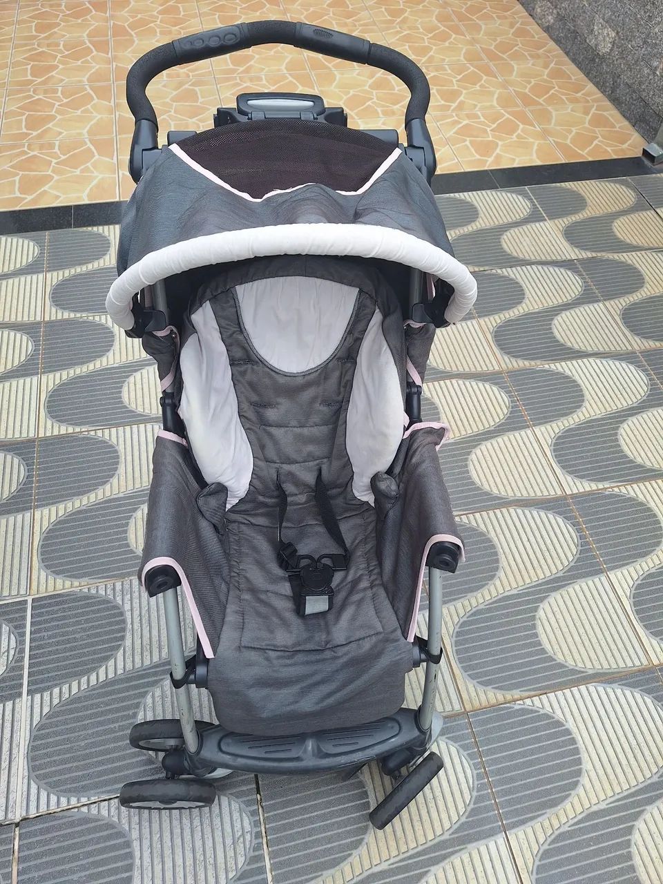 Vendo carrinho de bebe 250,00