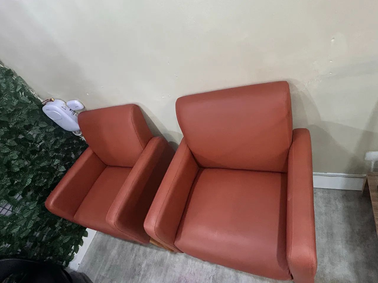 Poltrona terracota em corino - Foto 2