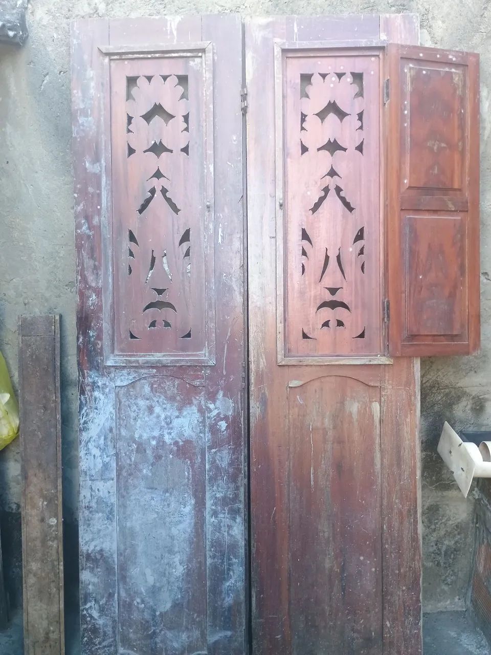 Porta de madeira maciça 