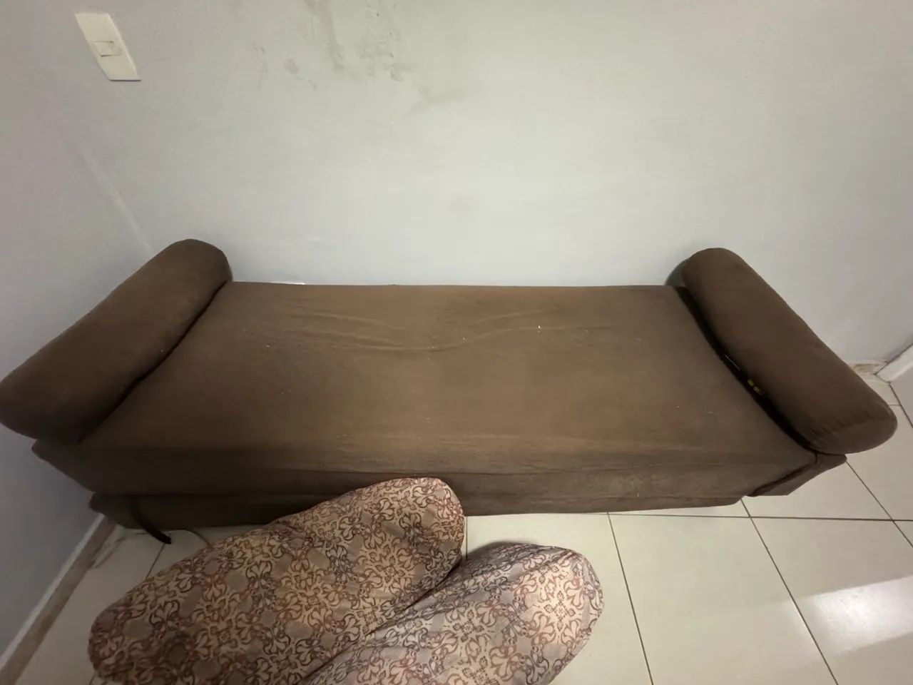 Sofá cama de solteiro - Pra vender rápido  - Foto 3