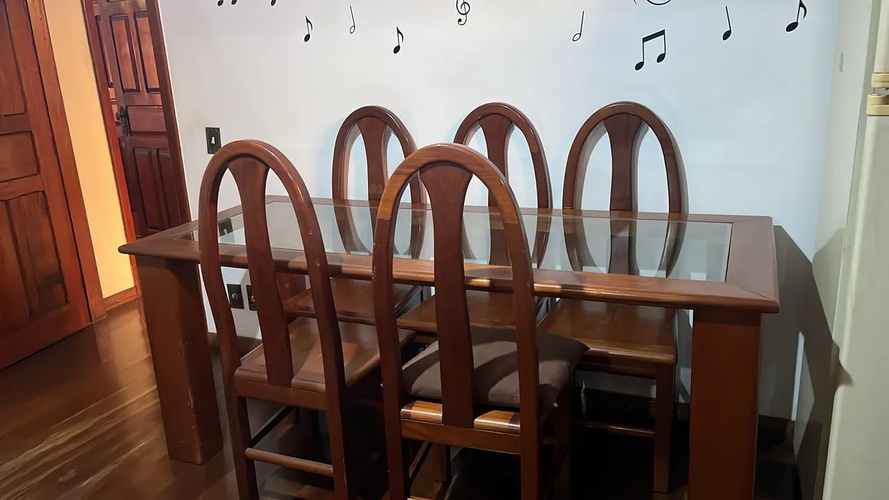 Vendo moveis de copa com mesa com tampo de vidro e 8 cadeiras, Buffet e espelho