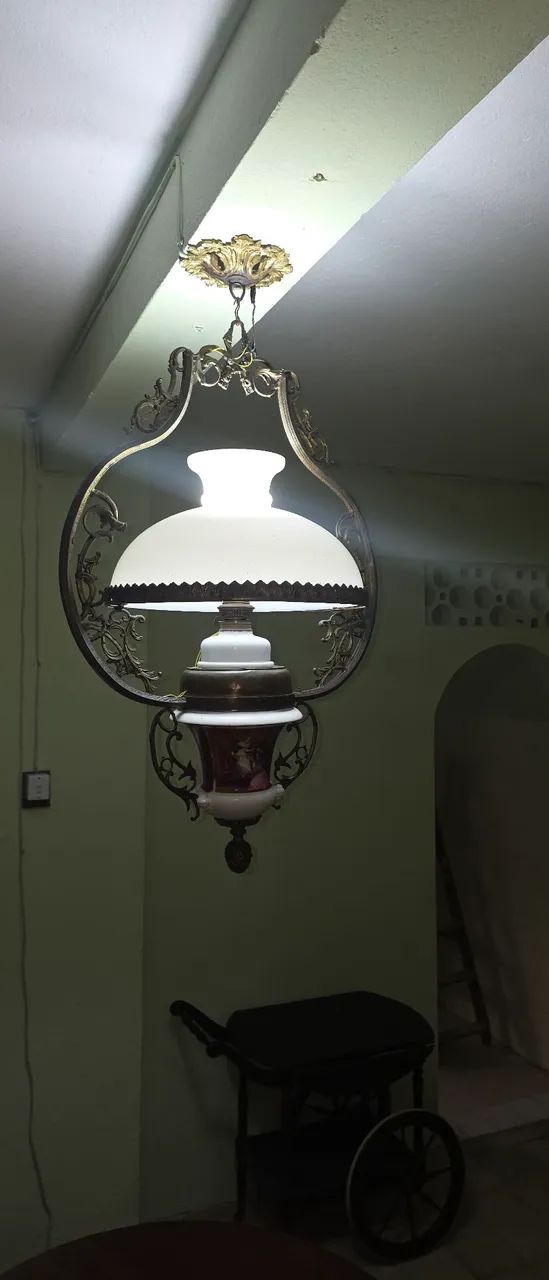 Lustre antigo bronze e cúpula de opalina - Foto 2