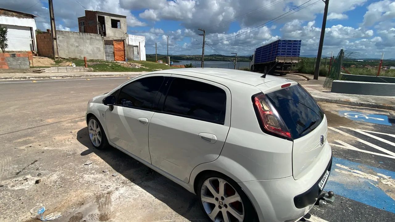 Fiat Punto Attractive 1.4 Fire Flex 8V 5P 2013 - Foto 3