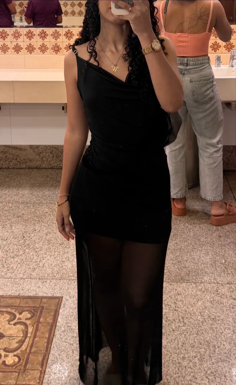 vestido longo preto com tule 