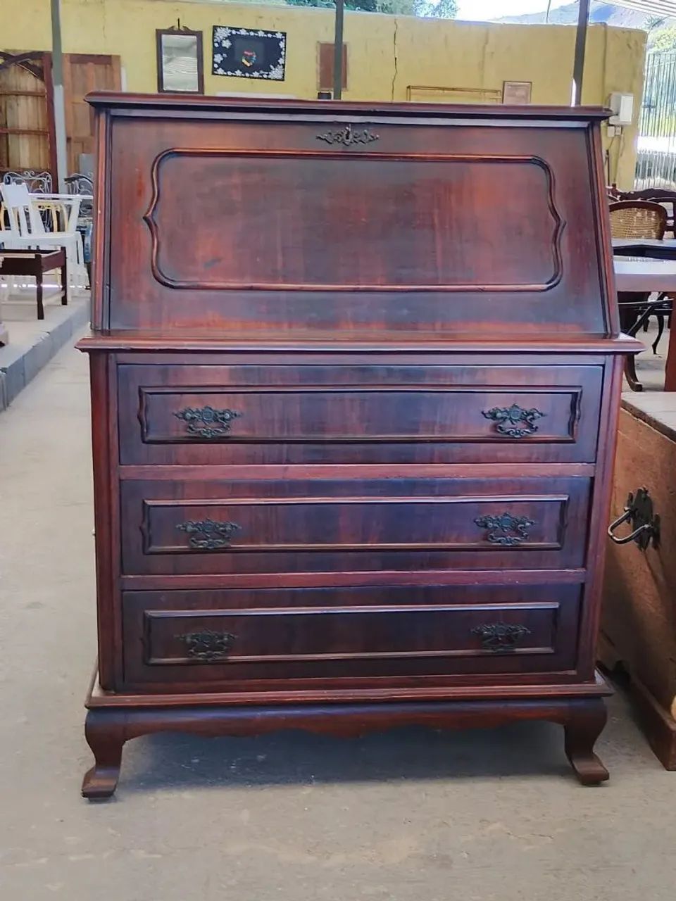 Antiga cômoda escrivaninha