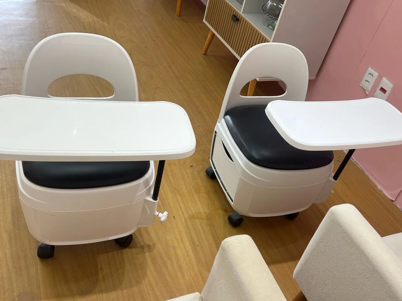 2 Cadeira de manicure cirandinha 