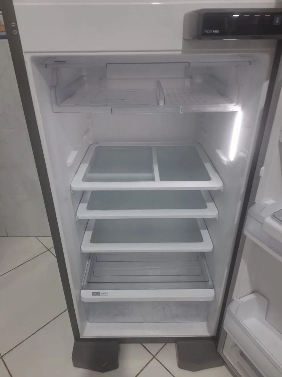  Geladeira Brastemp 375l seminova - Foto 3