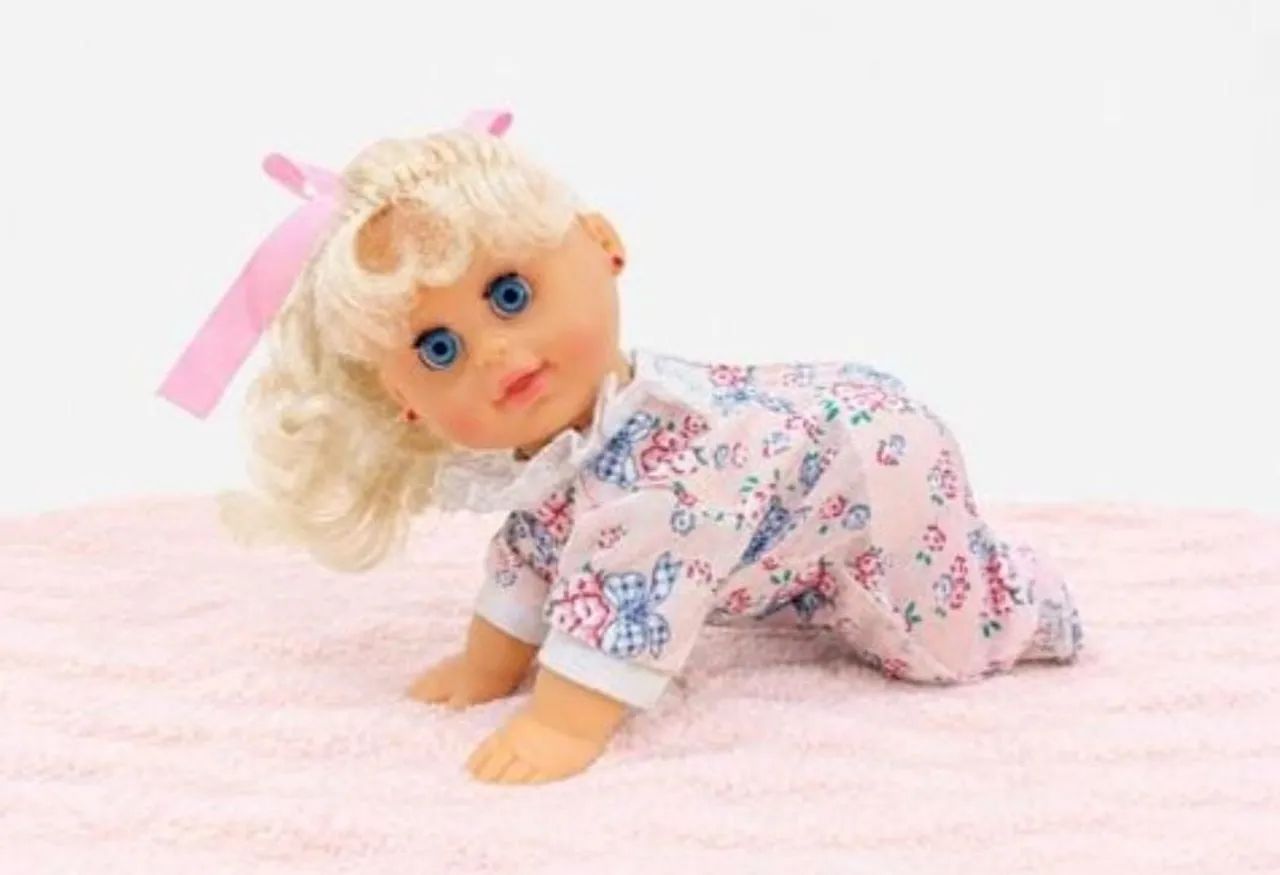 Boneca engatinha antiga