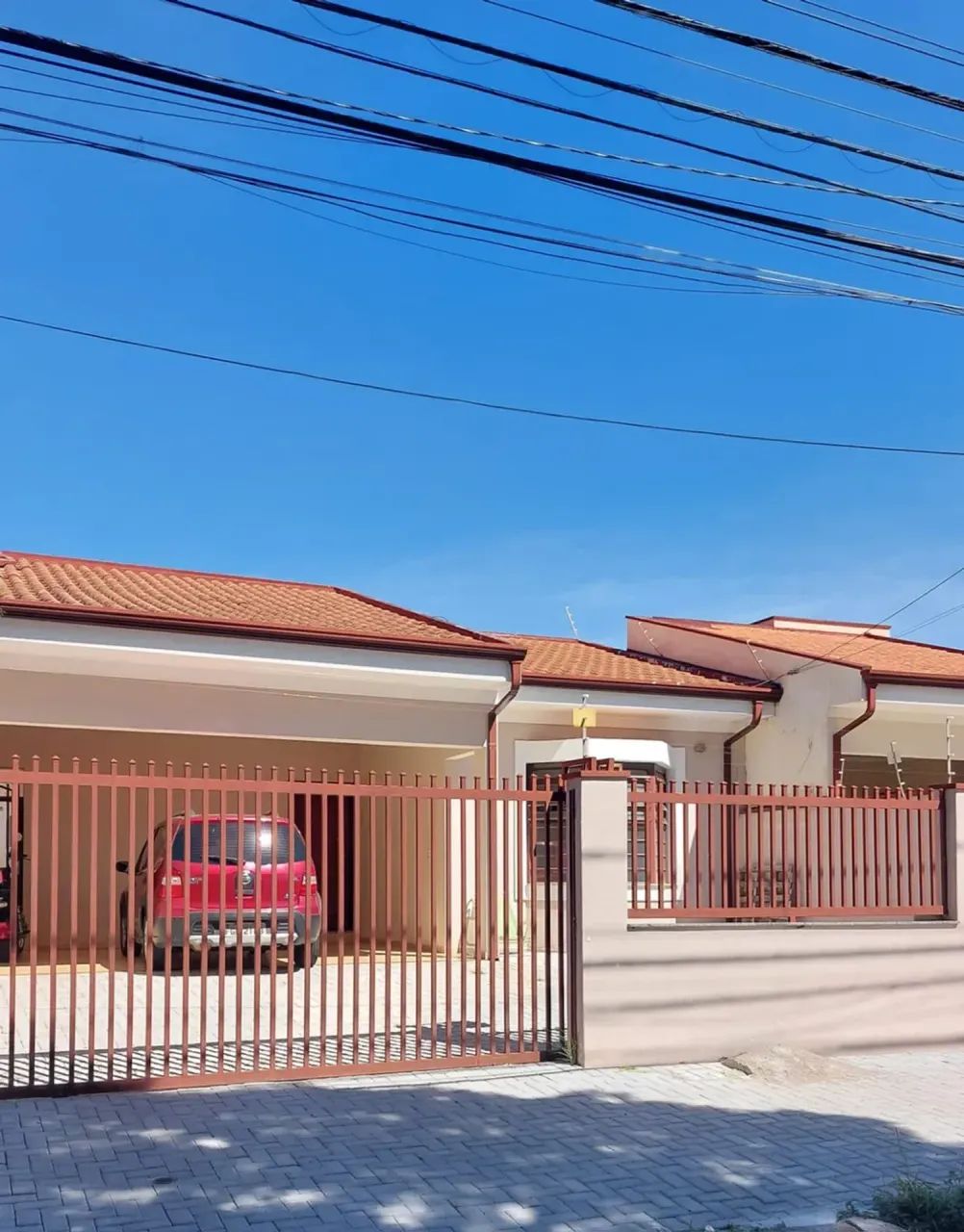 Casa para venda possui 152 metros quadrados com 6 quartos
