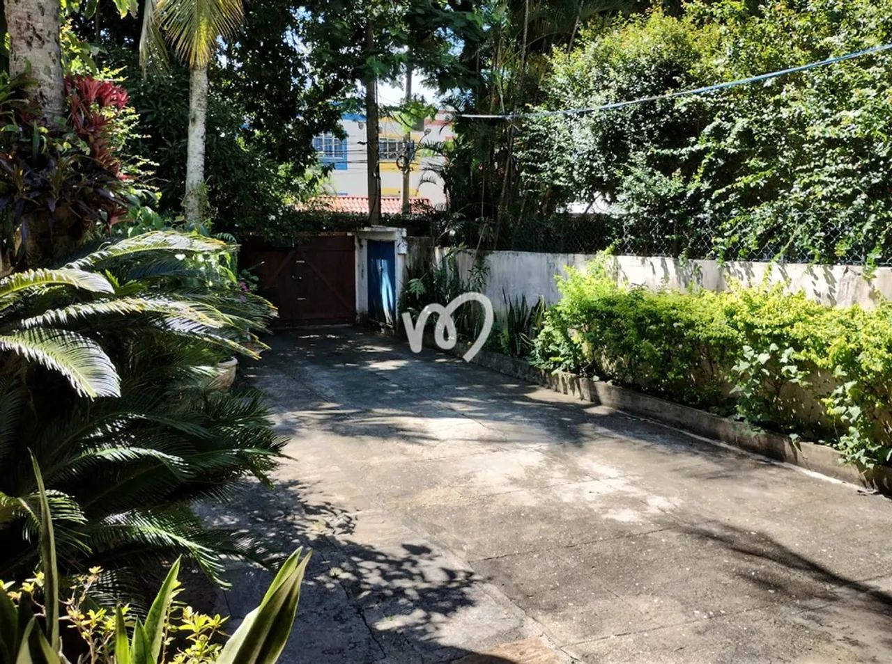 Casa 4 quartos, sendo 2 suítes